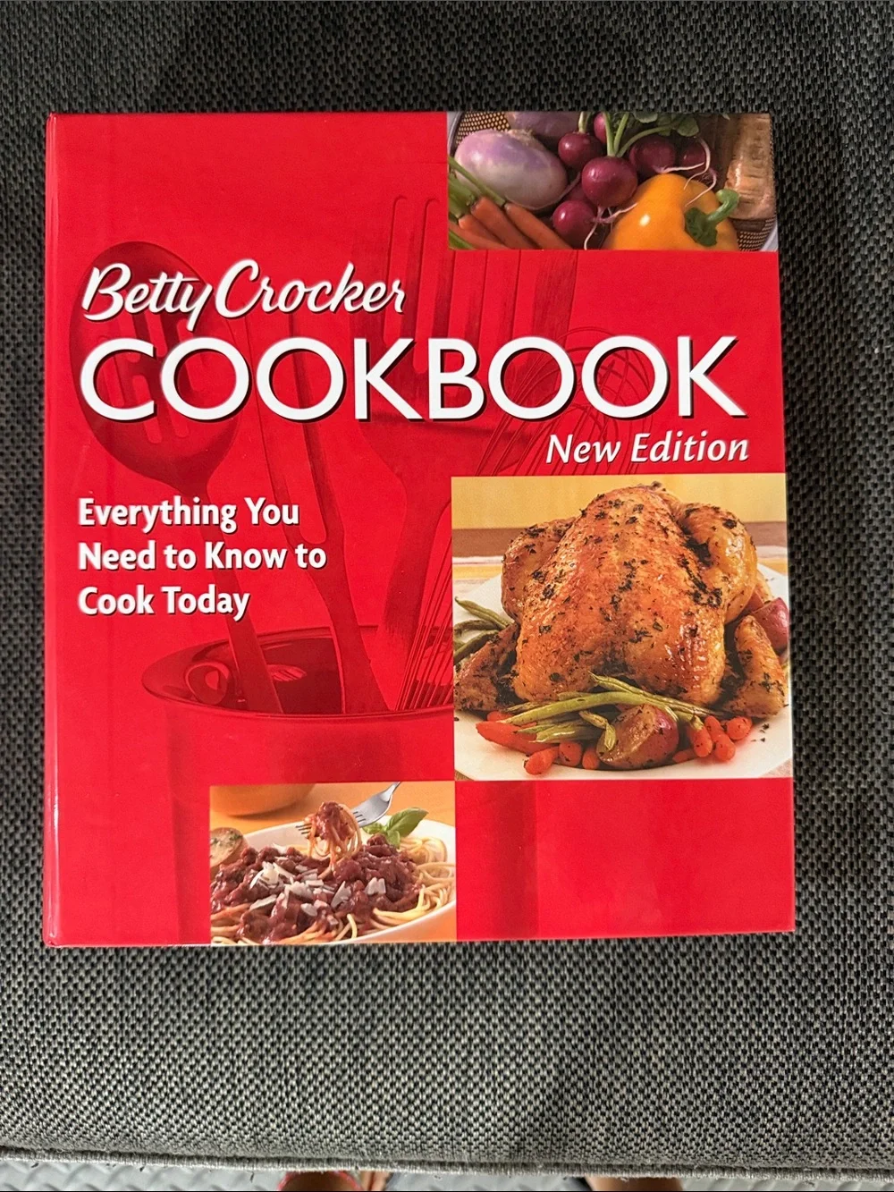 Betty Crocker Red Cookbook - Classic Recipes Collection